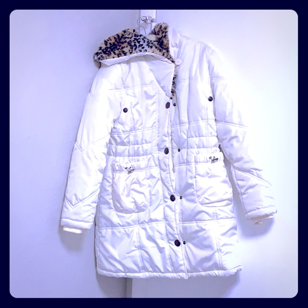 🎉HP🎉Perfect Condition Puffer Coat with Faux Fur Hood